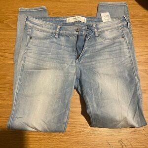 Light wash jeans 👖